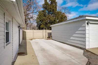 931 Dunlop Avenue #Coach, Forest Park, IL 60130 - Photo 16