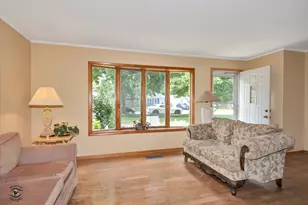 324 Marquette St, Park Forest, IL 60466 - Photo 4