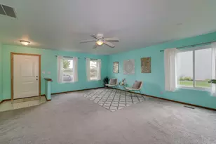220 W Meadow Dr, Cortland, IL 60112 - Photo 2