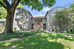 25 Shoreline Rd, Lake Barrington, IL 60010 - Photo 1