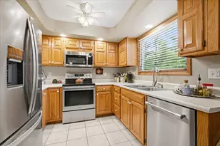 125 Manor Cir, Bloomington, IL 61704 - Photo 18