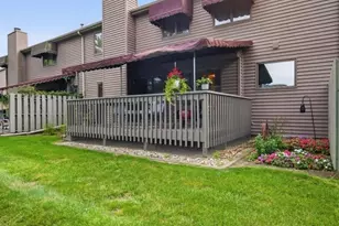 125 Manor Cir, Bloomington, IL 61704 - Photo 10
