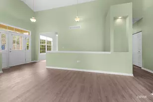 981 Oak Ridge Blvd, Elgin, IL 60120 - Photo 8