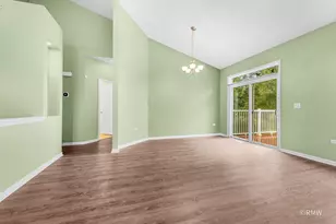 981 Oak Ridge Blvd, Elgin, IL 60120 - Photo 6