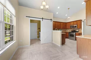 981 Oak Ridge Blvd, Elgin, IL 60120 - Photo 10