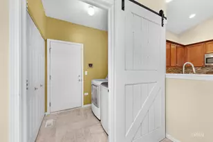 981 Oak Ridge Blvd, Elgin, IL 60120 - Photo 14