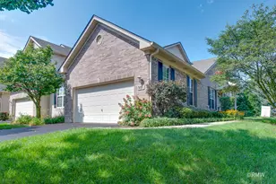 981 Oak Ridge Blvd, Elgin, IL 60120 - Photo 2