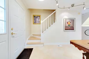 729 Cutters Mill Ct, Schaumburg, IL 60194 - Photo 4