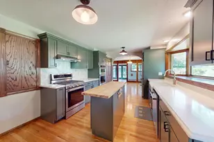 118 N 3rd St, West Dundee, IL 60118 - Photo 10