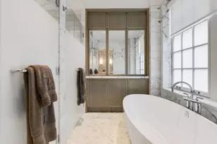 220 E Walton Pl, Chicago, IL 60611 - Photo 22