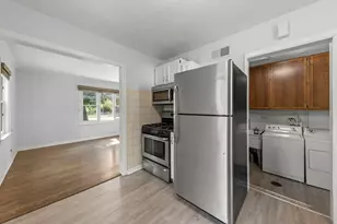1335 College Ave, Wheaton, IL 60187 - Photo 10