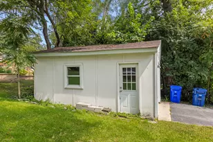 1335 College Ave, Wheaton, IL 60187 - Photo 22