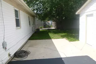 116 Del Rio Rd, Carpentersville, IL 60110 - Photo 8
