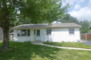 116 Del Rio Rd, Carpentersville, IL 60110 - Photo 2