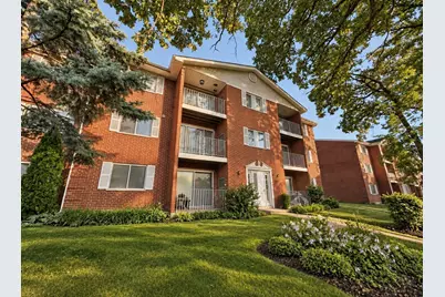 381 Oak Trails Road #201, Des Plaines, IL 60016 - Photo 1