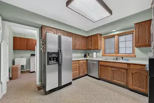1109 Lancaster Ave, Elk Grove Village, IL 60007 - Photo 8