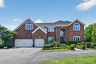 10638 Royal Porthcawl Dr, Naperville, IL 60564 - Photo 2