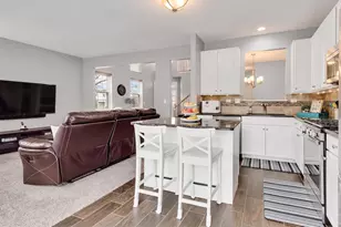 2521 N Looking Glass Ct, Aurora, IL 60502 - Photo 6