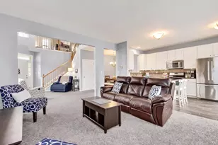 2521 N Looking Glass Ct, Aurora, IL 60502 - Photo 4