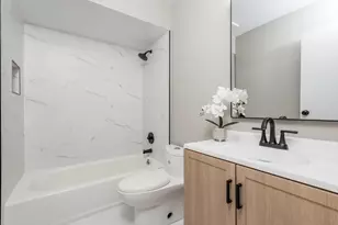 1915 Joppa Ave, Zion, IL 60099 - Photo 10