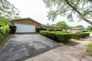 2715 Hyde Park Ave, Waukegan, IL 60085 - Photo 1
