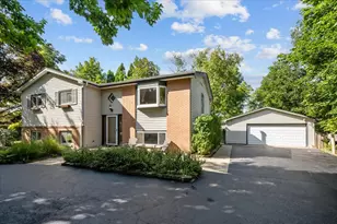 711 Quassey Ave, Lake Bluff, IL 60044 - Photo 2