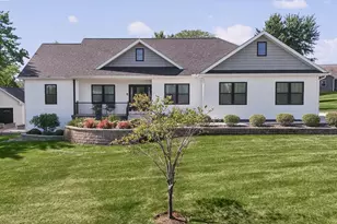 138 Pueblo Dr, Loda, IL 60948 - Photo 2