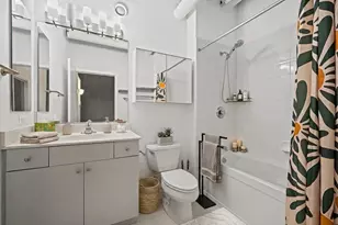 807 Davis St, Evanston, IL 60201 - Photo 8