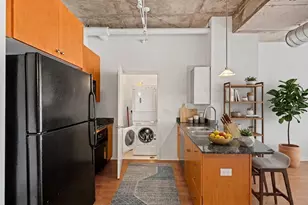 807 Davis St, Evanston, IL 60201 - Photo 4