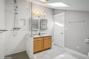 3755 N Wilton Ave, Chicago, IL 60613 - Photo 16