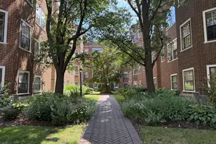 220 S Maple Ave, Oak Park, IL 60302 - Photo 2