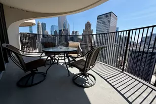 300 N State St, Chicago, IL 60654 - Photo 6