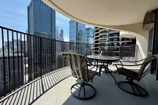 300 N State St, Chicago, IL 60654 - Photo 4