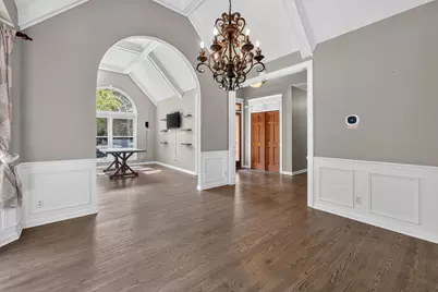 305 Windsor Circle, Saint Charles, IL 60175 - Photo 6
