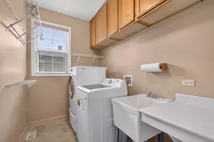401 Lilac Ln, Elk Grove Village, IL 60007 - Photo 12