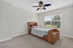 401 Lilac Ln, Elk Grove Village, IL 60007 - Photo 18