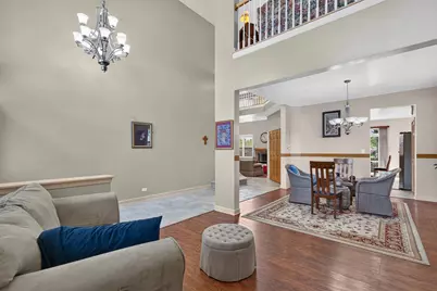 401 Lilac Lane, Elk Grove Village, IL 60007 - Photo 2