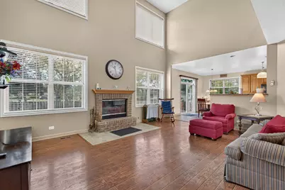 401 Lilac Lane, Elk Grove Village, IL 60007 - Photo 8