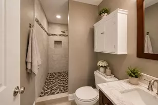 6402 Bradley Dr, Woodridge, IL 60517 - Photo 20