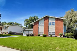 6402 Bradley Dr, Woodridge, IL 60517 - Photo 2