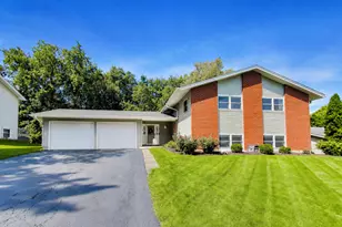 6402 Bradley Dr, Woodridge, IL 60517 - Photo 1
