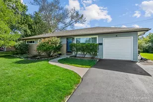 365 Kingman Ln, Hoffman Estates, IL 60169 - Photo 2