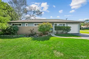 365 Kingman Ln, Hoffman Estates, IL 60169 - Photo 1