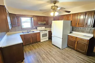 616 Julien St, Belvidere, IL 61008 - Photo 2