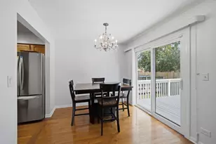411 Hickory Dr, Wheeling, IL 60090 - Photo 8