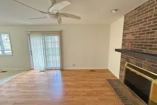 208 Autumn Ln, Vernon Hills, IL 60061 - Photo 10