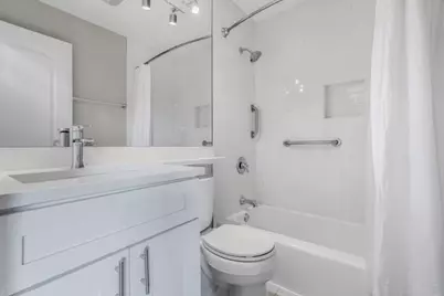 611 W Patterson Avenue #420, Chicago, IL 60613 - Photo 6