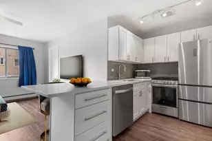 611 W Patterson Ave, Chicago, IL 60613 - Photo 10