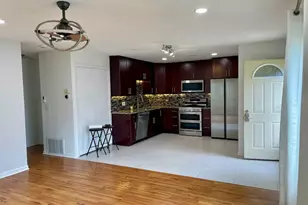 1405 Cove Dr, Prospect Heights, IL 60070 - Photo 2