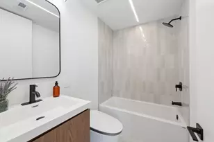 1656 N Bosworth Ave, Chicago, IL 60642 - Photo 16